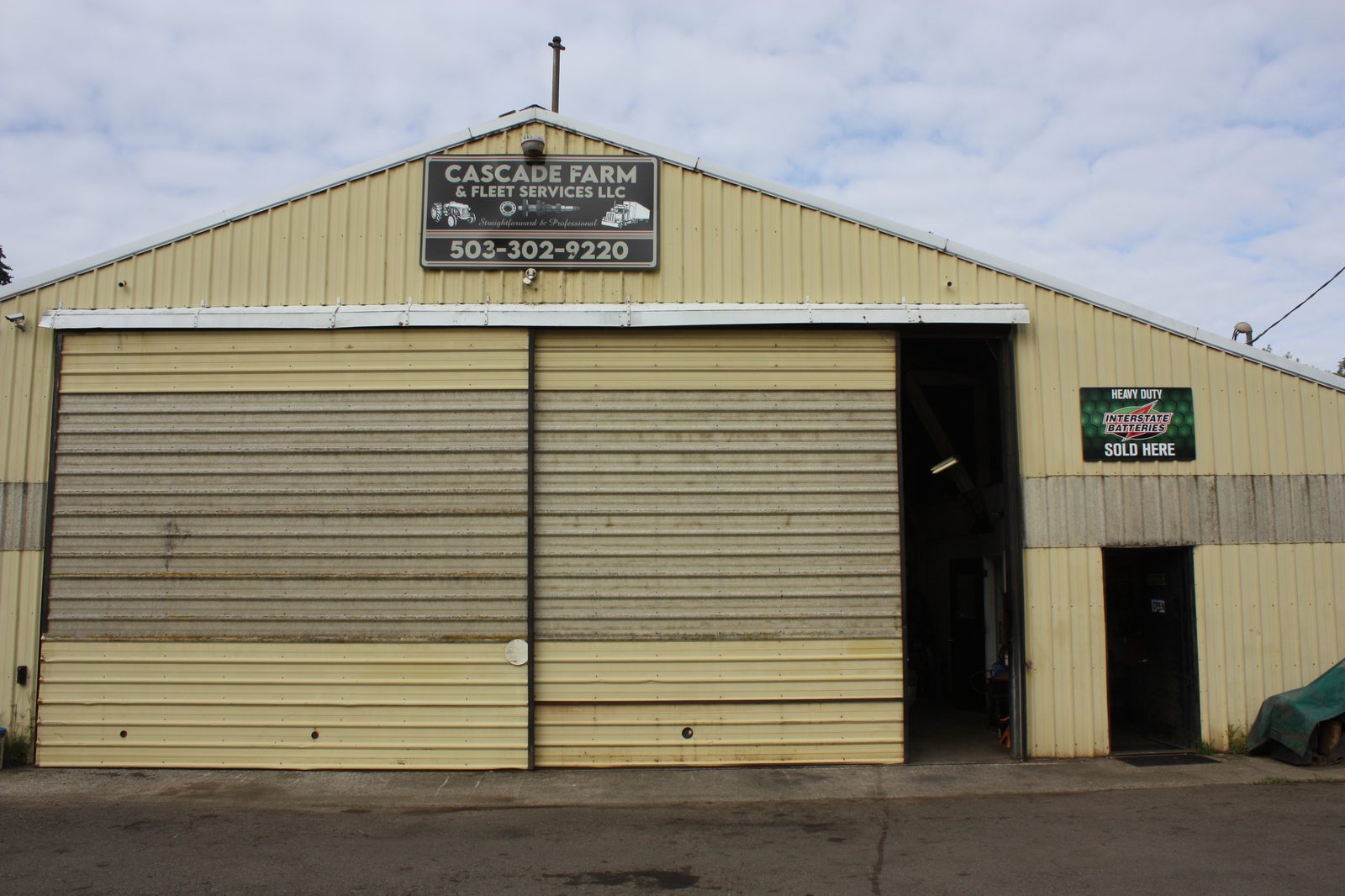 Cascade Farm and Fleet Services diesel repair shop building and sign in Silverton, Oregon